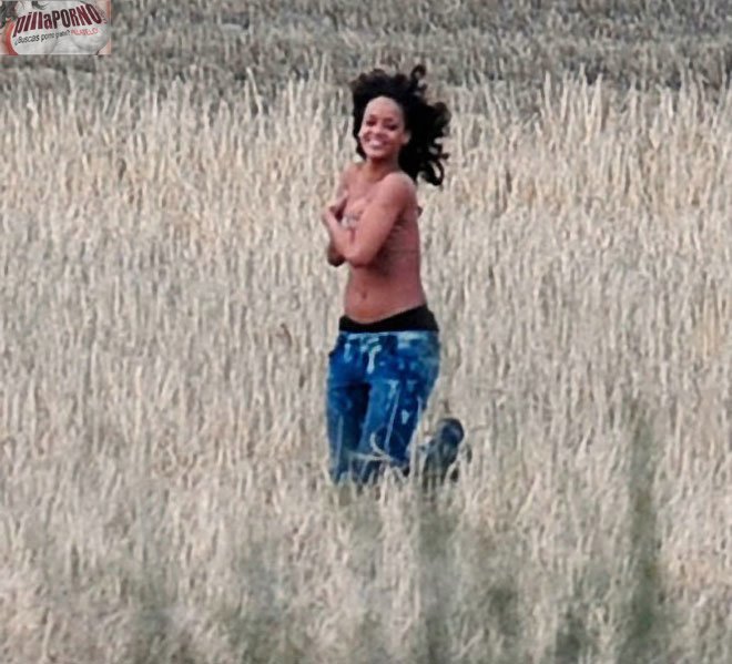 Las fotos robadas de Rihanna haciendo topless - foto 4