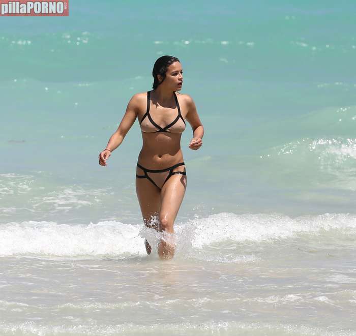 Impresionante Michelle Rodriguez en bikini - foto 4