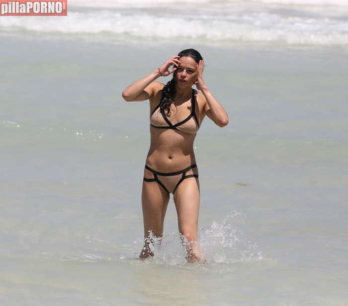 Impresionante Michelle Rodriguez en bikini - foto 6