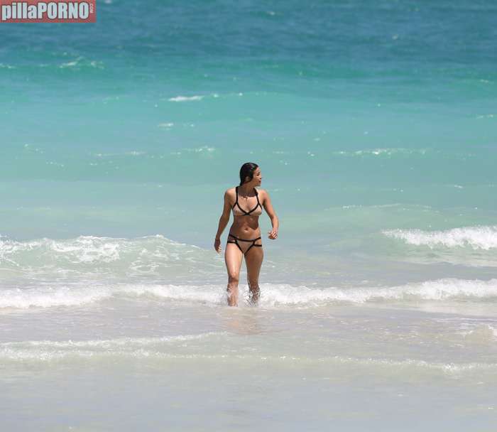 Impresionante Michelle Rodriguez en bikini - foto 7