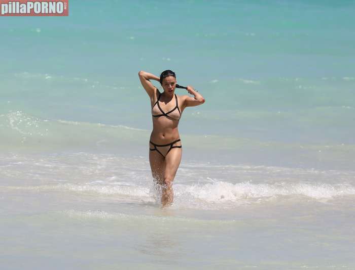 Impresionante Michelle Rodriguez en bikini - foto 11