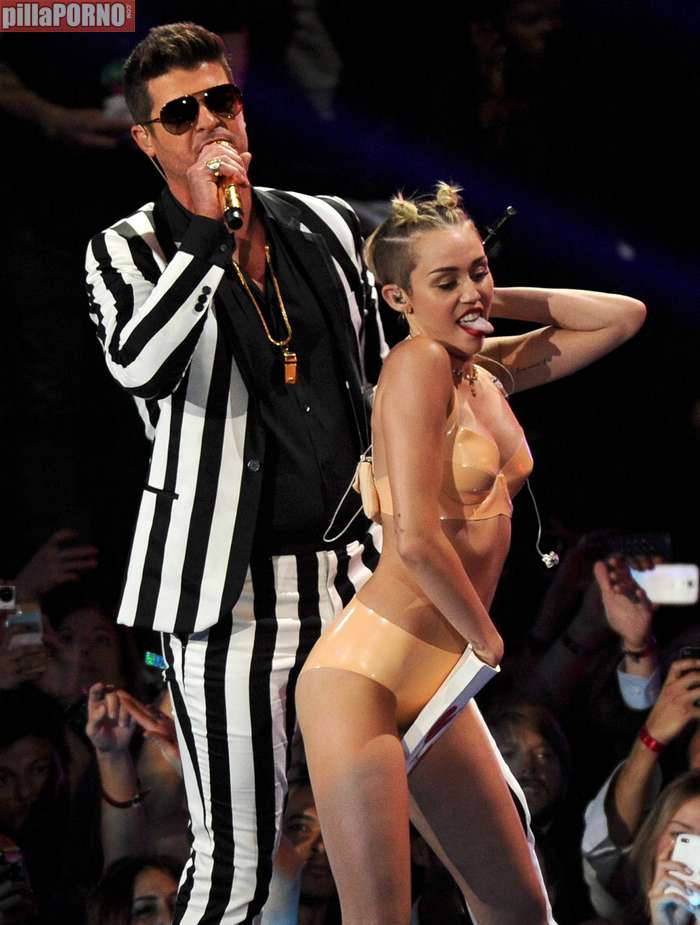 Miley Cyrus muy caliente en los premios MTV - foto 7