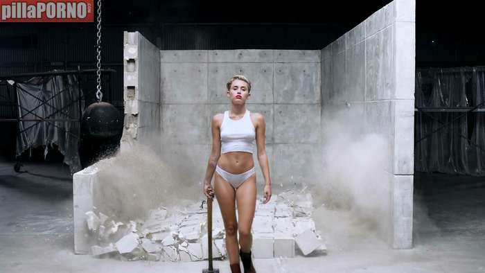 Miley Cyrus, otra vez muy excitante ... - foto 2