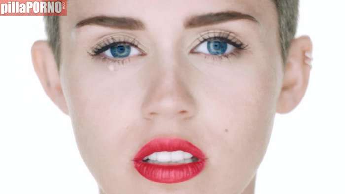 Miley Cyrus, otra vez muy excitante ... - foto 14
