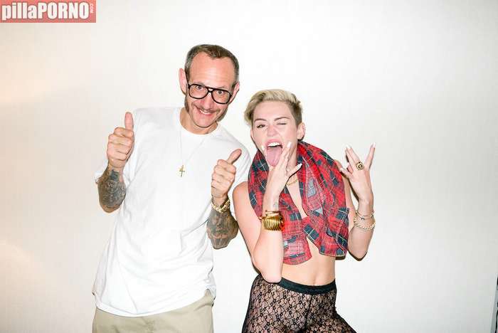 Miley Cyrus se desnuda para Terry Richardson - foto 11